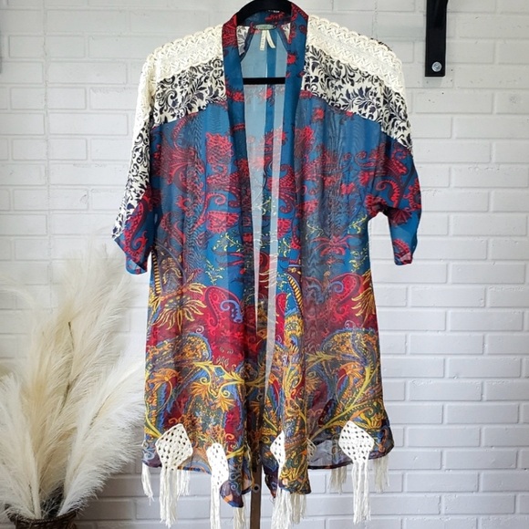 BKE | Floral Crochet Detail Kimono - Picture 2 of 6